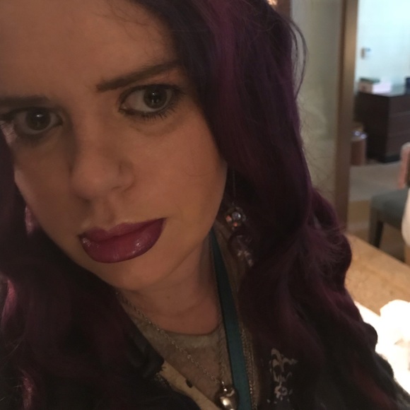 Meet Erin, a NYC pro make up artist and stylist - Picture 5 of 5